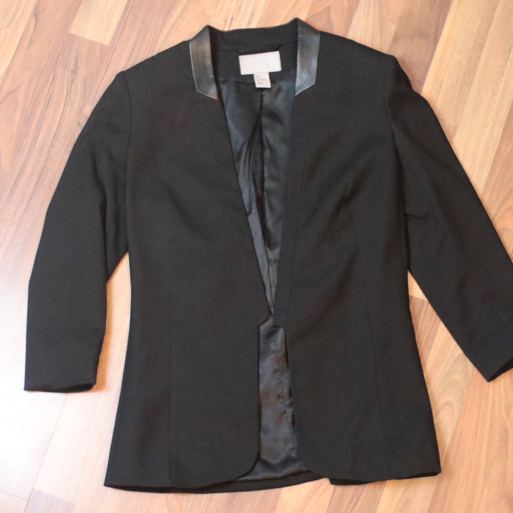 H&M Black Blaze with Leatherette Color Sz 6